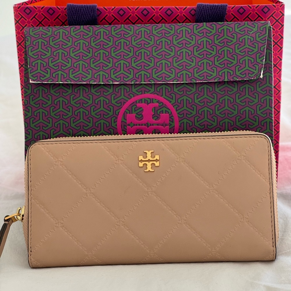 Tory Burch Quilted Zip-Around Wallet in Beige with Gold Logo